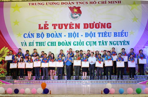 Tuyên dương cán bộ Đoàn - Hội - Đội tiêu biểu và Bí thư chi đoàn giỏi Cụm Tây Nguyên